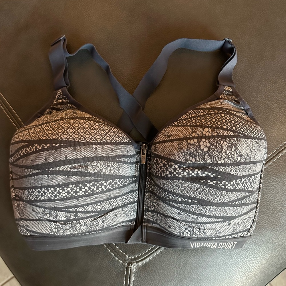 Victoria’s Secret Incredible Sport Bra, 36DD, Grey/White, Gently Used.